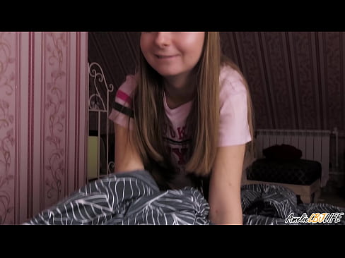 ❤️ Tarraingíonn Blondie BFF go domhain uirthi agus faigheann sí cum ina béal ️❌ Porn ardchaighdeáin linn ﹏
