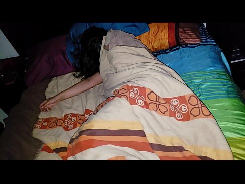 ❤️ Stepson ag bualadh lena leasmháthair óg agus í ina codladh. ️❌ Porn ardchaighdeáin linn ﹏